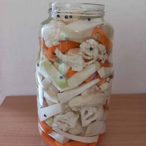 Homemade fermented vegetable mix (1) (720 ml, natural, preservative-free)